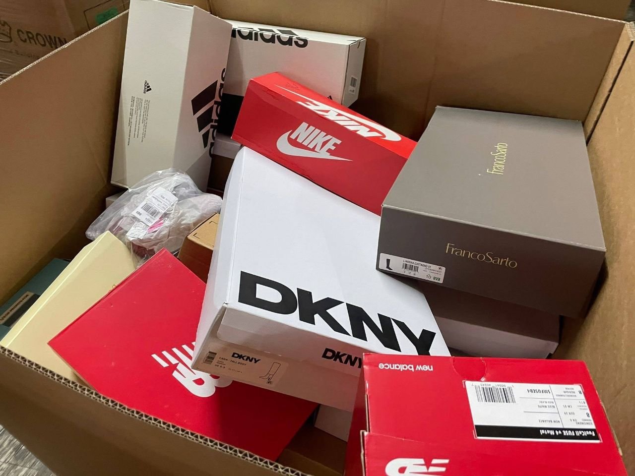 Wholesale assorted shoe pallet with boxed Nike New Balance adidas DKNY and Franco Sarto footwear